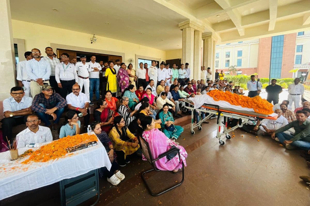 Ranchi: शव के साथ विधानसभा में घंटों प्रदर्शन, अस्पताल और डॉक्टर पर लापरवाही का आरोप