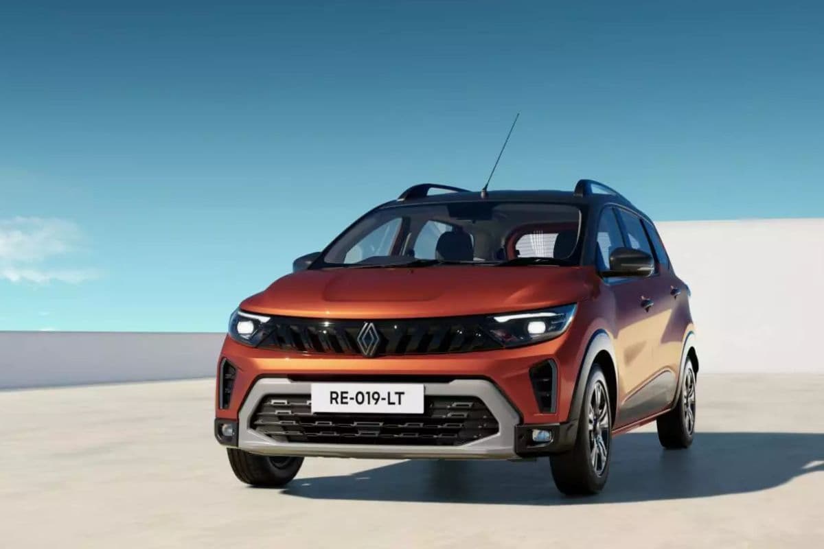 नयी Renault Triber 2026 खरीदने का प्लान? जानें हर वेरिएंट में क्या मिलेगा