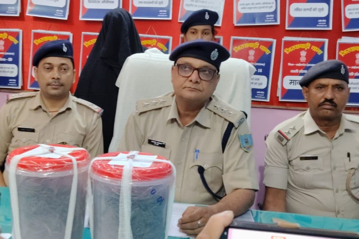 Sahibganj: 3.44 किलो गांजे के साथ महिला गिरफ्तार, अवैध गांजा कारोबार पर बड़ा प्रहार