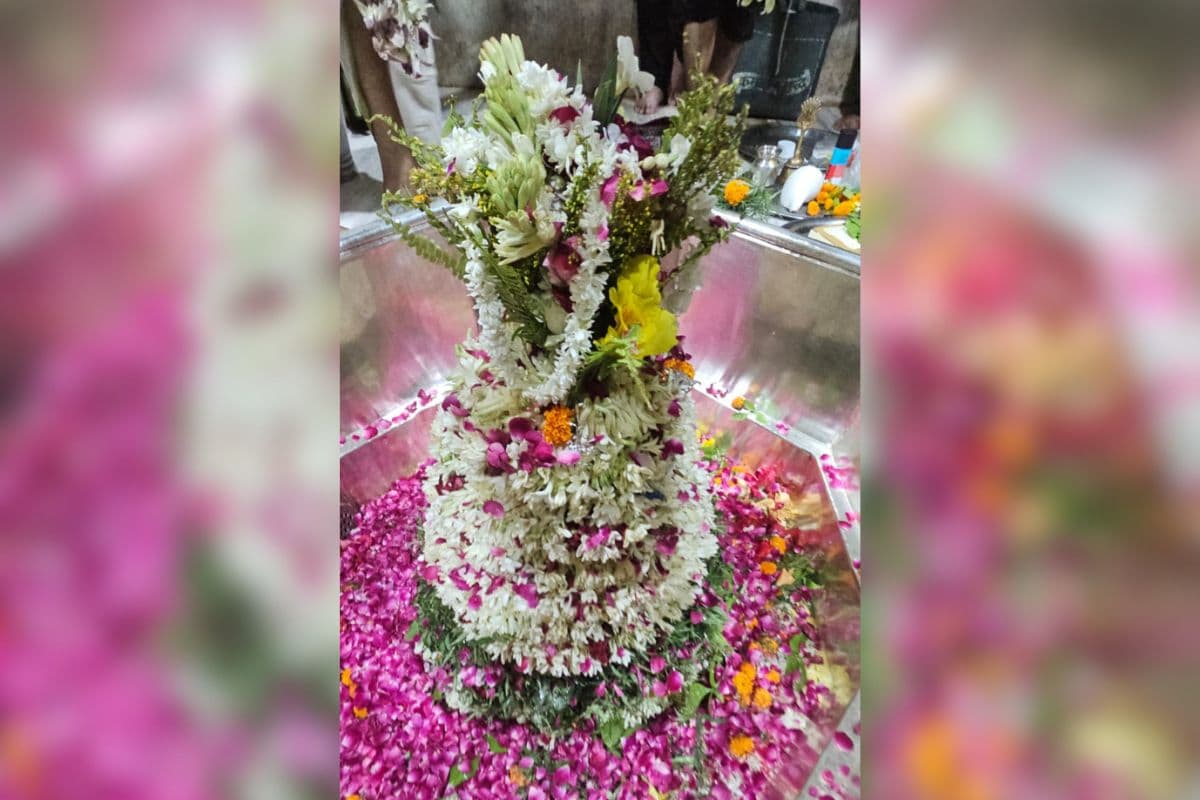 Muzaffarpur News: शंख और घंटों की गूंज से शिवमय हुआ बाबा गरीबनाथ मंदिर, मंगला आरती में उमड़े श्रद्धालु