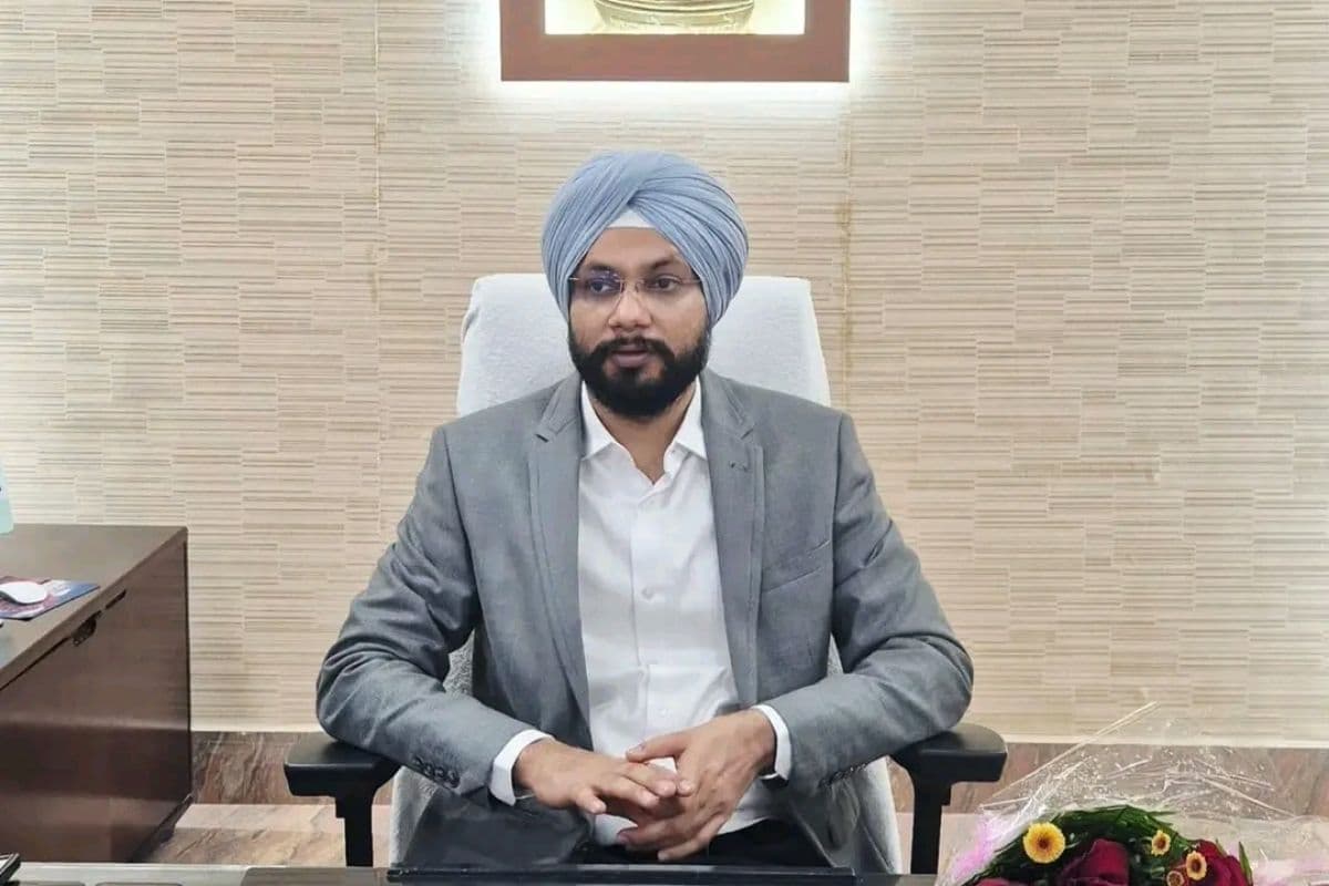 Bettiah News: खाद के लिए परेशान न हों पश्चिमी चंपारण के किसान, इन नंबरों पर सीधे करें अवैध वसूली की शिकायत