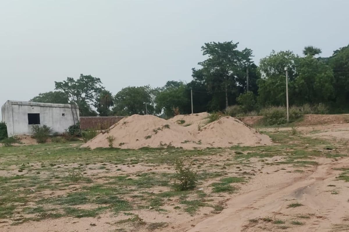 झारखंड में बालू को लेकर बड़ा खेल, स्टॉक यार्ड में बालू ही नहीं तो नीलामी का टेंडर कैसे निकाला