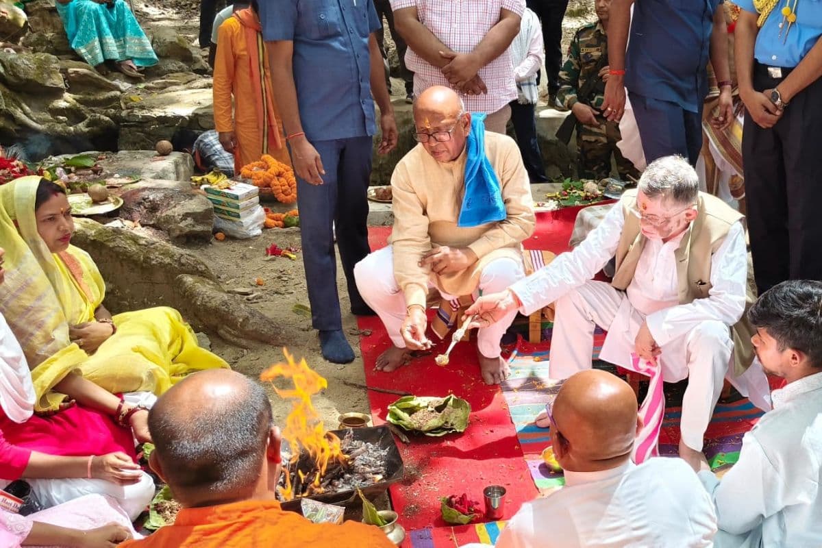 झारखंड के इतिहास में सड़क मार्ग से चूल्हा पानी पहुंचने वाले पहले गवर्नर बनें संतोष कुमार गंगवार