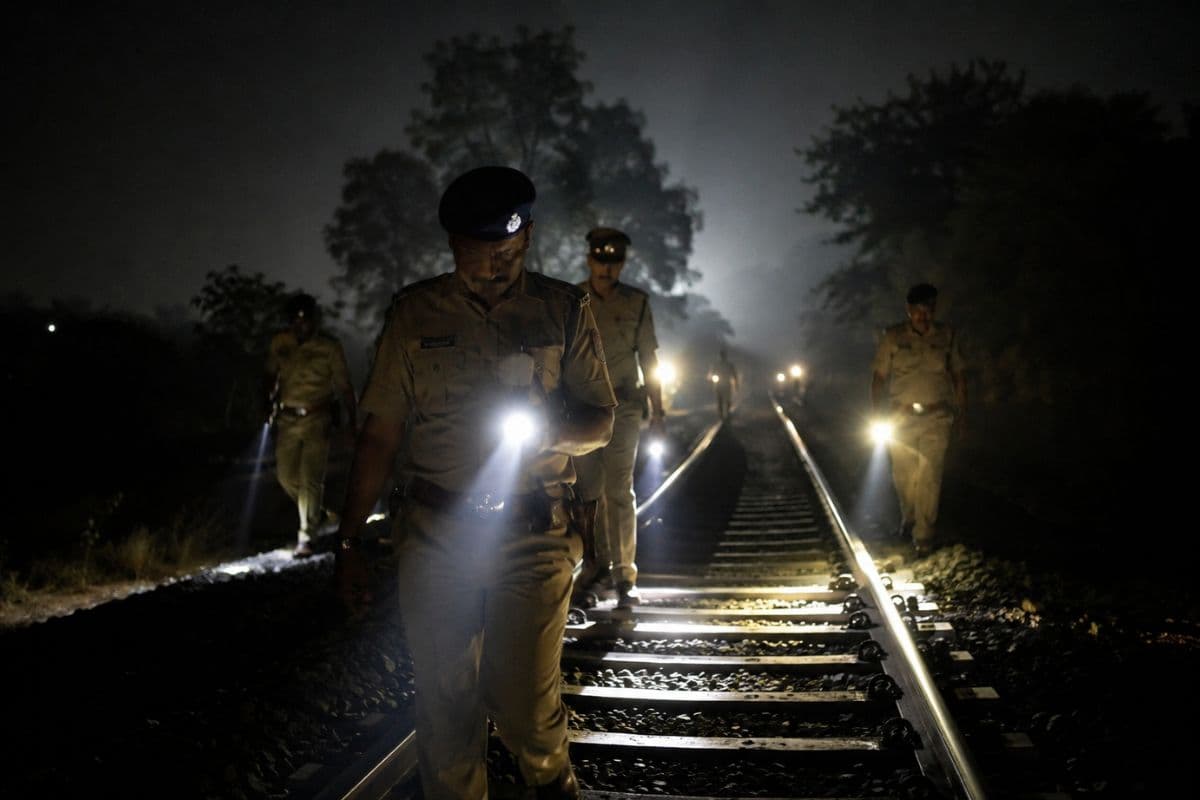 ममता शर्मसार: चलती ट्रेन से मां ने दुधमुंही बच्ची को नीचे फेंका, सरायकेला-खरसावां ट्रैक पर मिला शव
