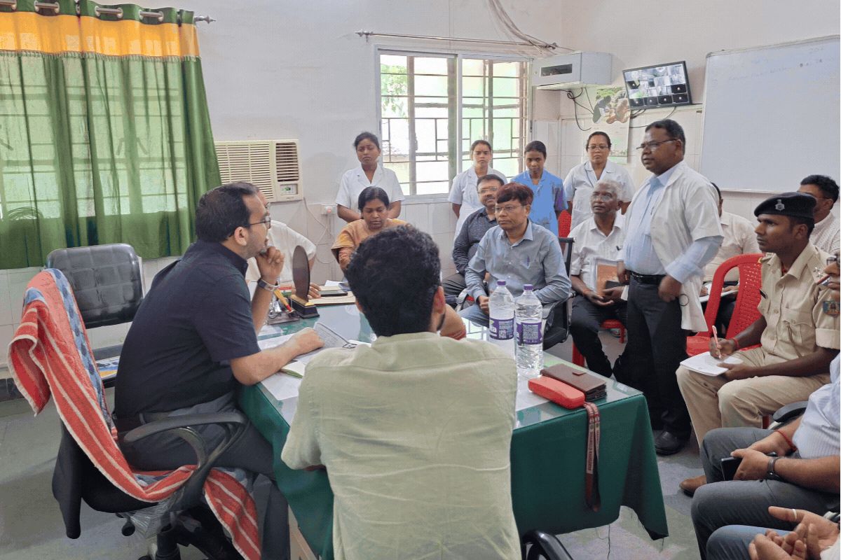 राजनगर CHC में मां-बच्चे की मौत पर डीसी सख्त, टॉर्च से डिलीवरी पर उठे सवाल 