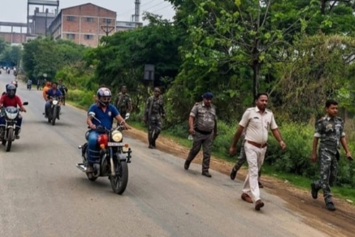 रामगढ़ : पतरातू में पुलिस ने प्रहरी मार्च निकालकर, महिला सुरक्षा और अपराध नियंत्रण का संदेश दिया
