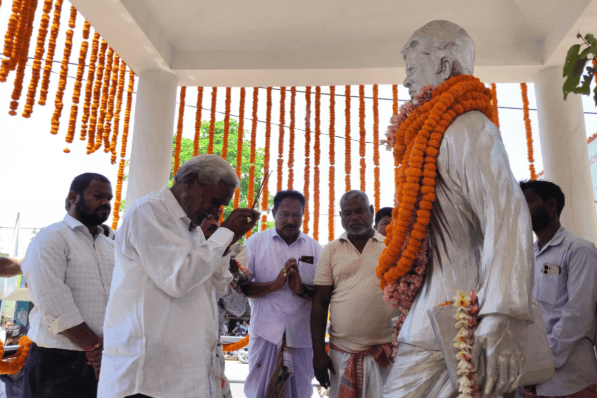 सरायकेला: राजनगर में पंडित रघुनाथ मुर्मू की जयंती मनाई गई, चंपाई सोरेन ने भाषा-संस्कृति संरक्षण पर दिया जोर 