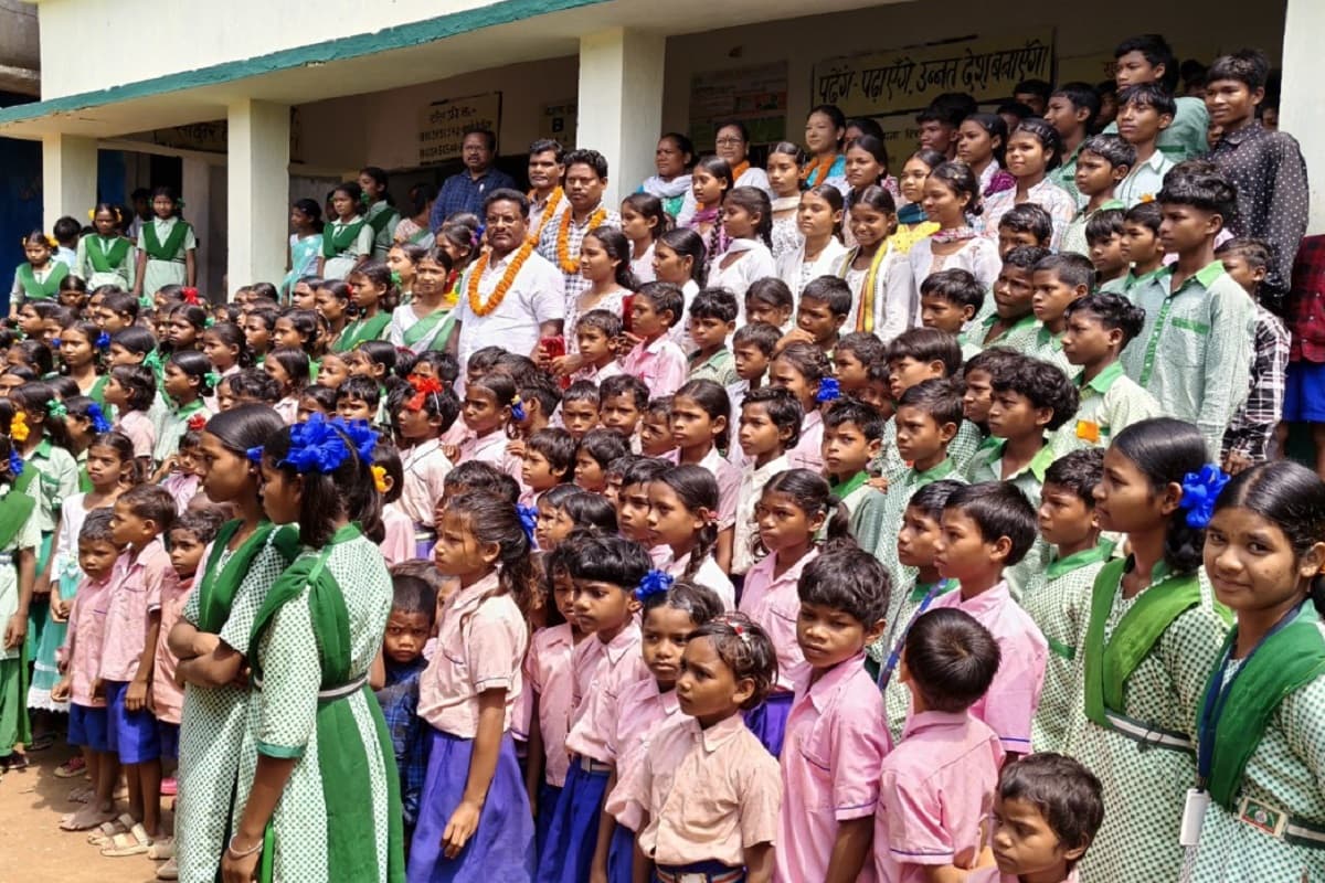 खूंटपानी में मेधावी विद्यार्थियों का सम्मान, पांच छात्र-छात्राओं को किया गया पुरस्कृत