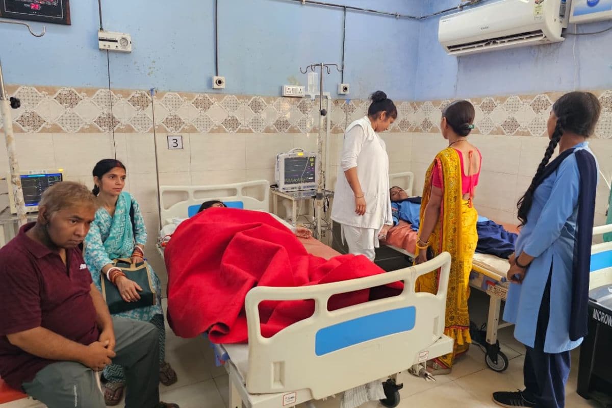 Sheikhpura News : अचानक क्लास में बेहोश हुई छात्रा अस्पताल में भर्ती