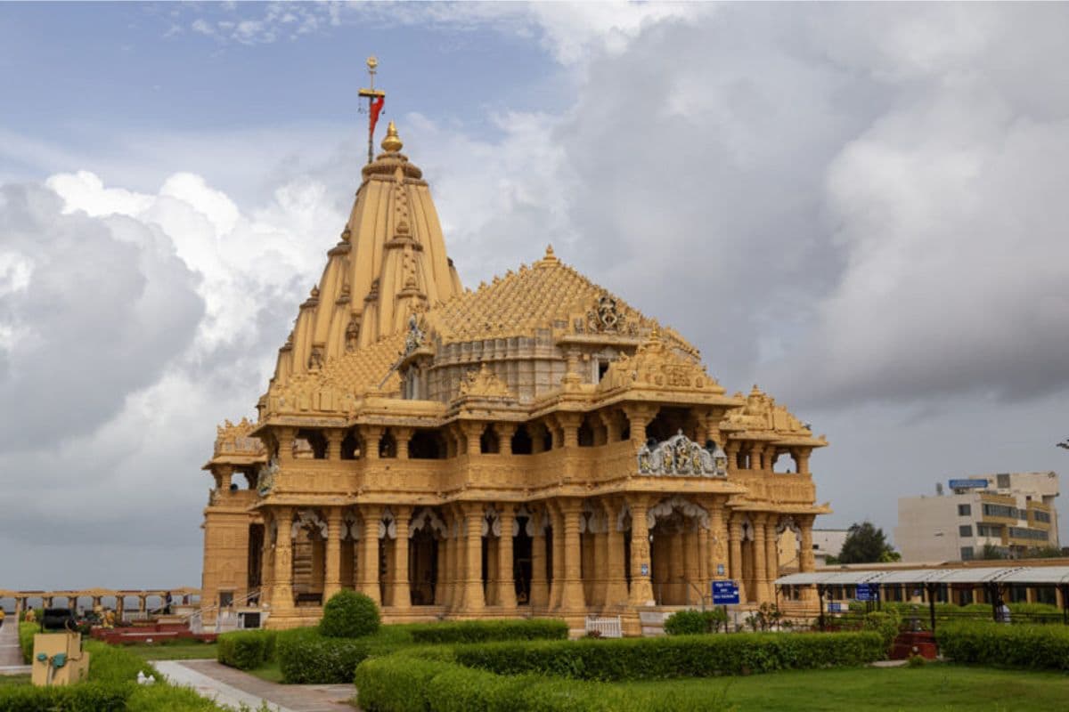 महमूद गजनवी से औरंगजेब तक, कई हमलों के बाद भी अमर रहा सोमनाथ मंदिर