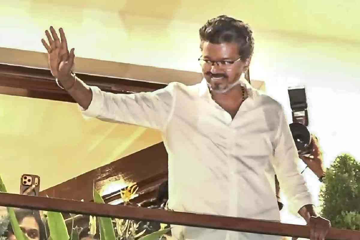विजय को सत्ता से दूर रखने के लिए AIADMK और DMK आएंगे साथ?
