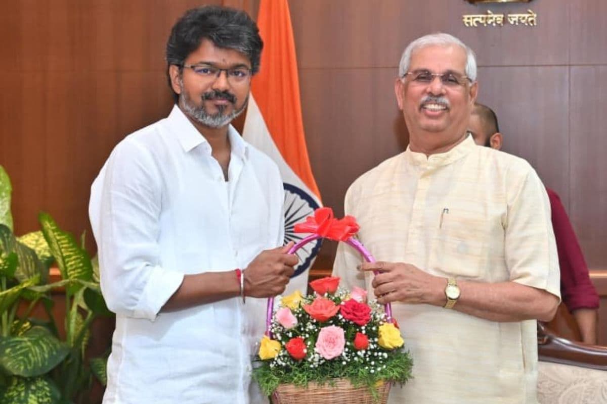 तमिलनाडु में सरकार गठन का रास्ता साफ, राज्यपाल से मिले TVK चीफ विजय