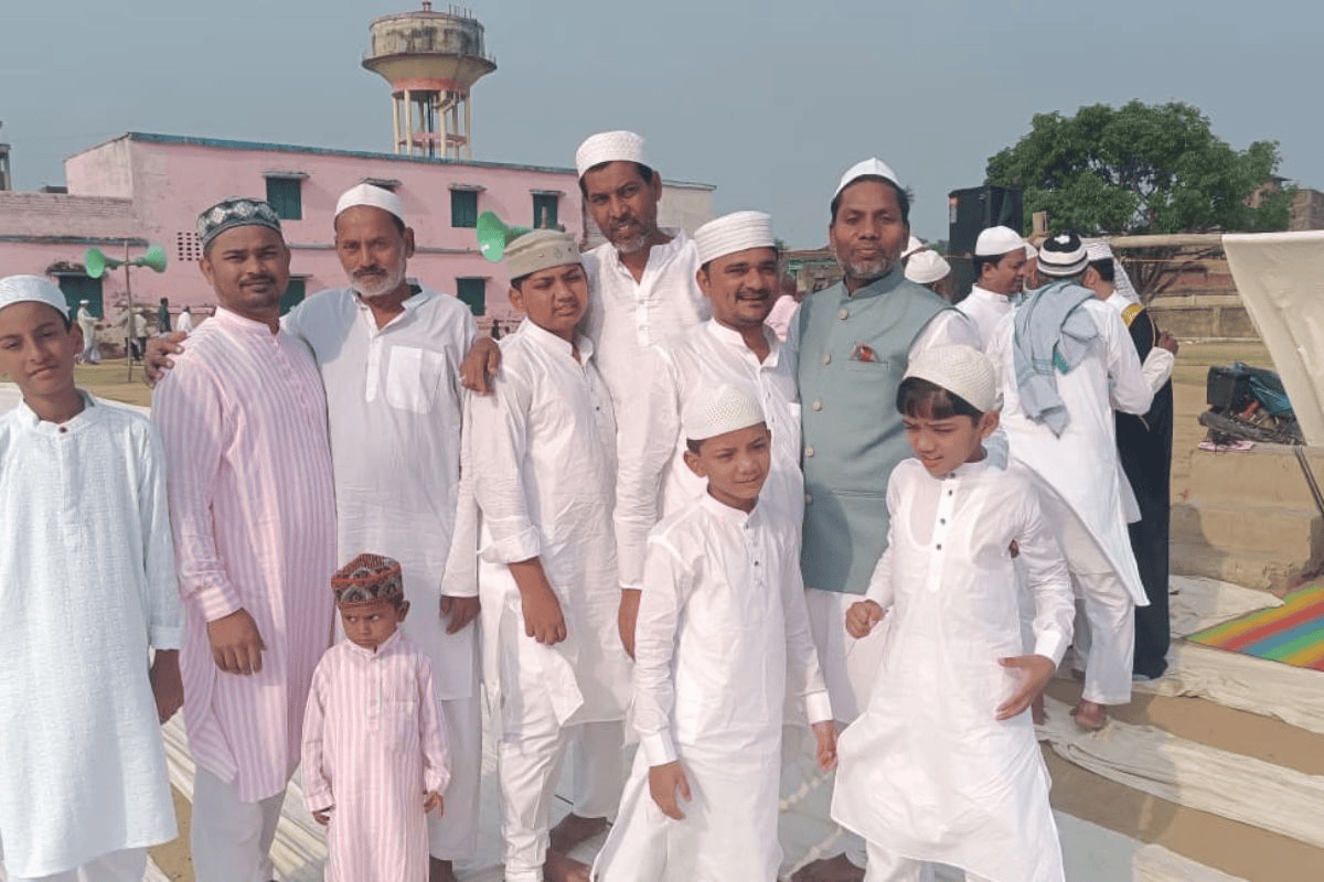 मुंगेर के तारापुर में धूमधाम से मनी ईद-उल-अजहा, गले मिलकर दिया भाईचारे और सौहार्द का संदेश