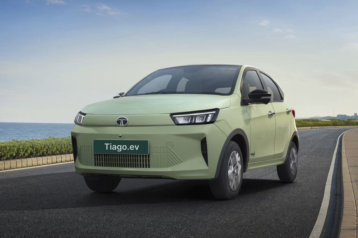 पहली इलेक्ट्रिक कार खरीदने वालों के लिए क्यों बेस्ट है नई Tata Tiago EV? जानें 5 कारण