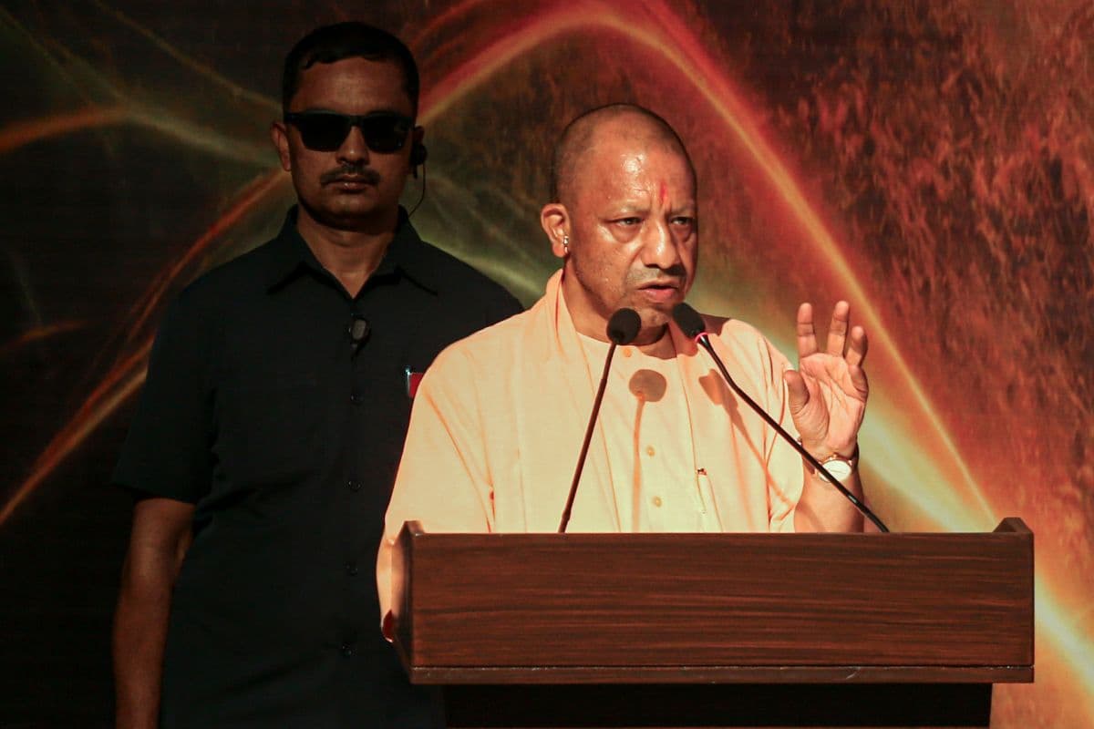 ईंधन बचत पर योगी सरकार सख्त, कहा- सप्ताह में एक दिन सार्वजनिक परिवहन का उपयोग करें मंत्रीगण