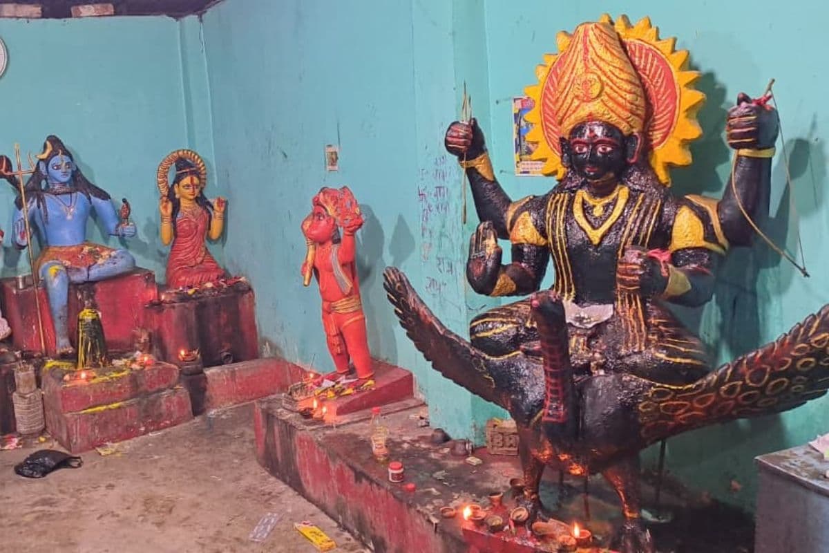 बस स्टैंड के पास एबीसी नहर किनारे है शनिदेव का दिव्य धाम, एक ही छत के नीचे शिव परिवार और न्याय के देवता का दुर्लभ संगम