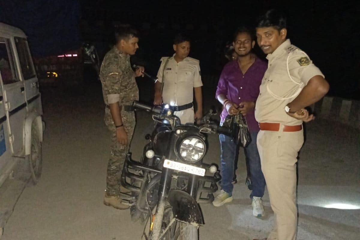 अररिया में अपराधियों और असामाजिक तत्वों पर नकेल: एसपी के निर्देश पर आधी रात को सभी थानों ने चलाया सघन वाहन जांच अभियान