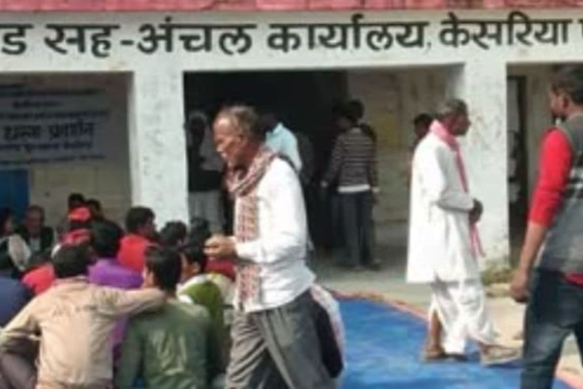 motihari-news-kesariya-tajpur-patkhaulia-sarpanch-complaint-against-data-operator-pending-allowance