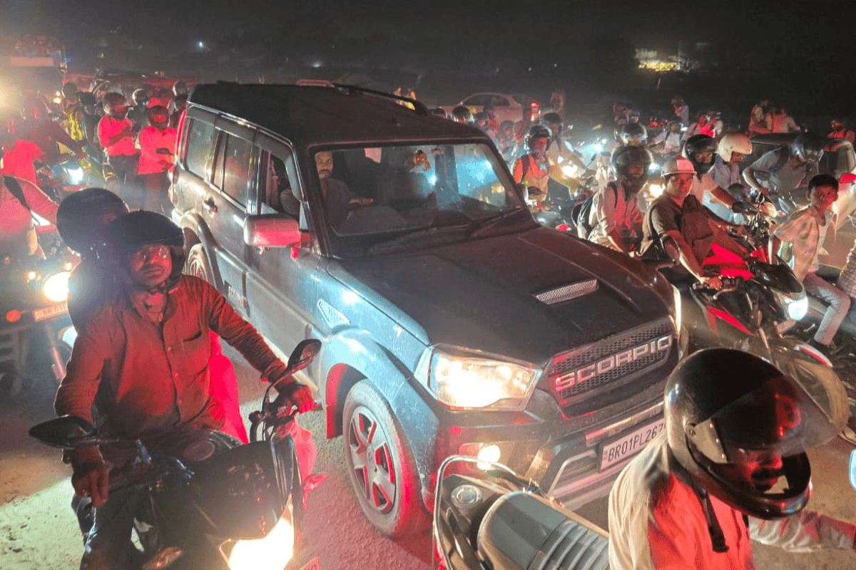 गांधी सेतु पर ब्लैकआउट का असर, 15 मिनट के अंधेरे ने थामी रफ्तार, 10 km का महाजाम