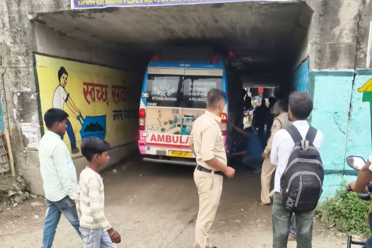 नरपतगंज बाजार में NH अंडरपास बना 'जाम का जंजाल': घंटों फंस रहे राहगीर और स्थानीय लोग, जिला प्रशासन से ठोस समाधान की मांग, सांसदों के आश्वासन भी फेल