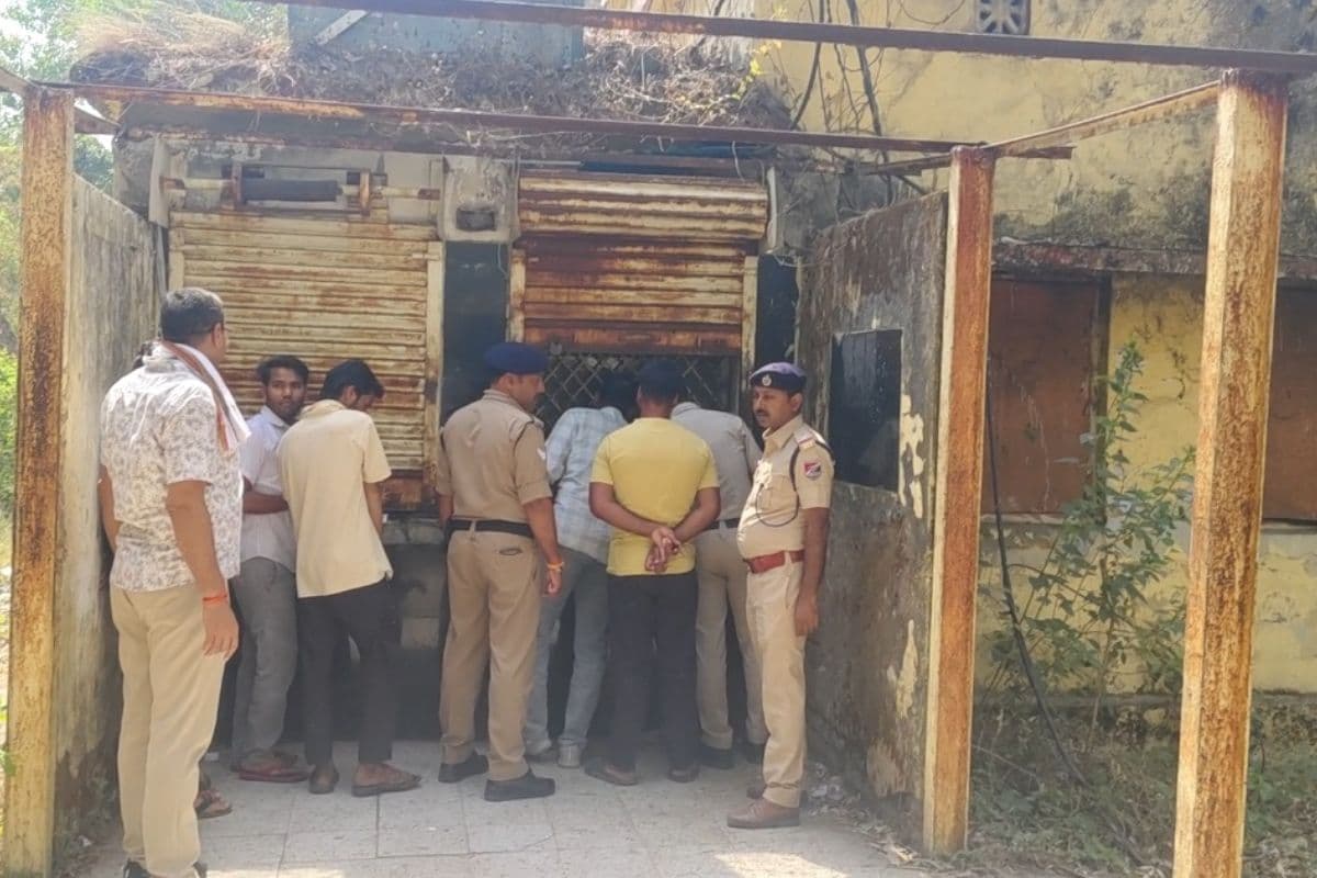 गयाजी में आरपीएफ की छापेमारी, फर्जी तरीके से टिकट खरीद-बिक्री करने वालों पर शिकंजा