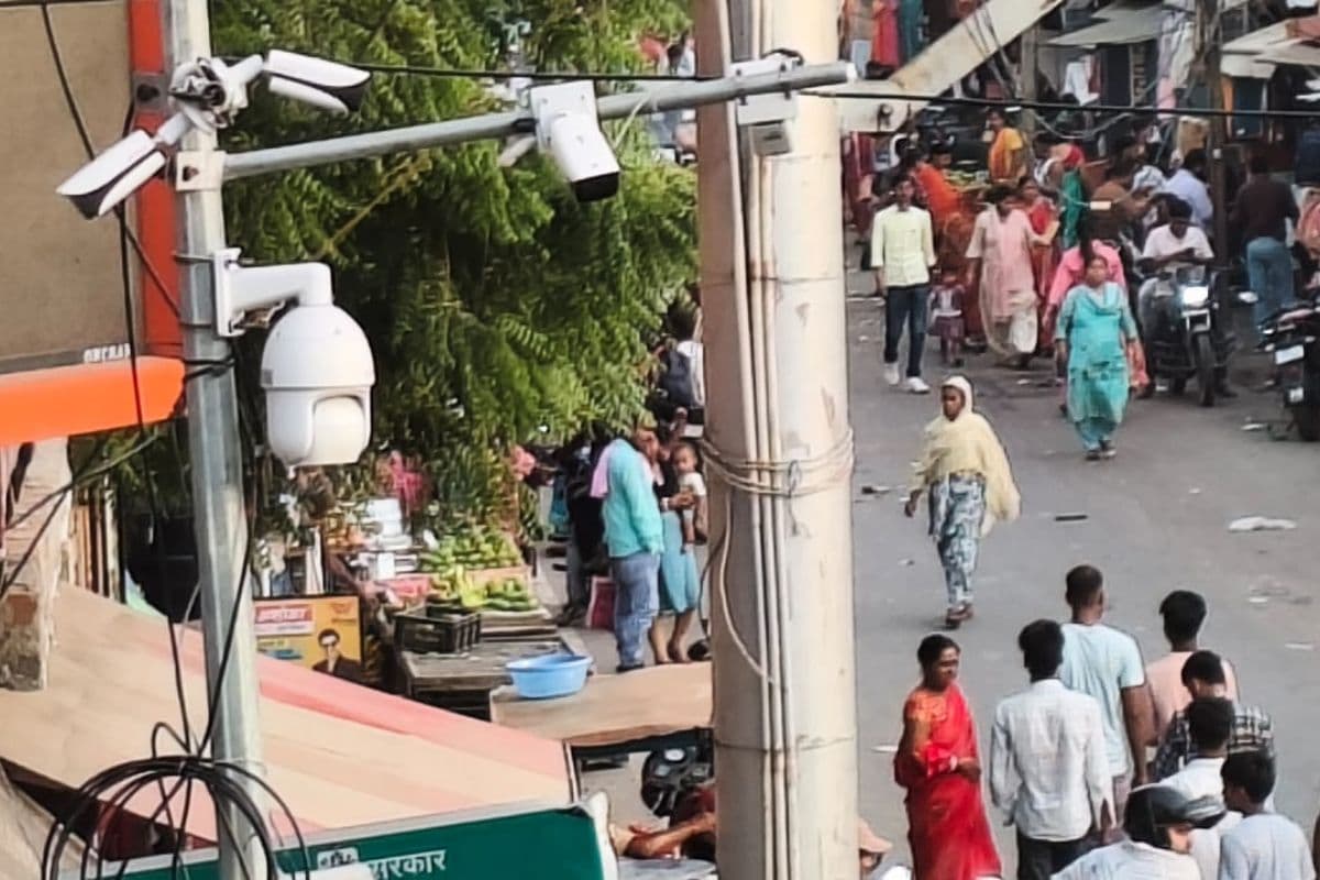 नवादा के चौकों पर अब भी नहीं लगे कैमरे, ट्रैफिक नियमों की खुलेआम उड़ रही धज्जियां