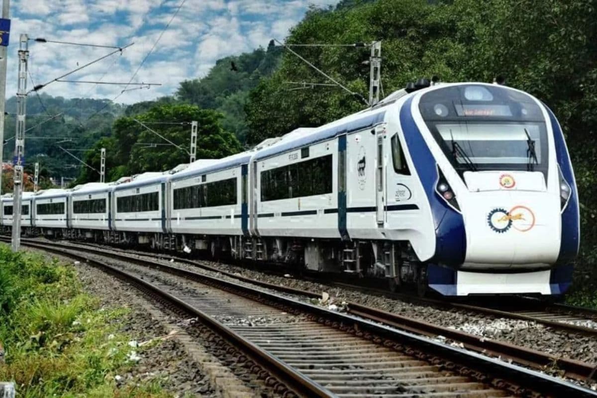 गया-कोडरमा रेलखंड पर 45 मिनट तक रुकी रही वंदे भारत ट्रेन, इस कारण परिचालन बाधित