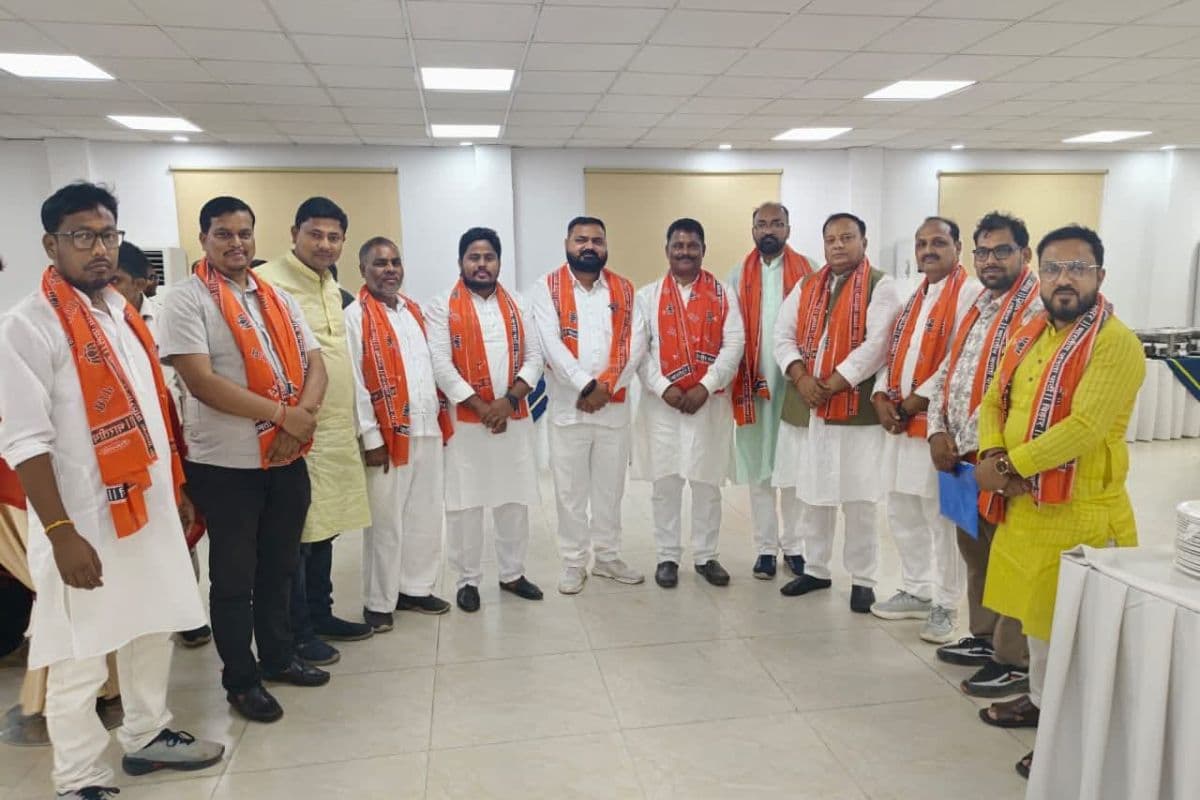 बंगाल चुनाव में पसीना बहाने वाले ठाकुरगंज-पोठिया के भाजपा कार्यकर्ताओं का पटना में भव्य सम्मान; मुख्यमंत्री सम्राट चौधरी ने थपथपाई पीठ