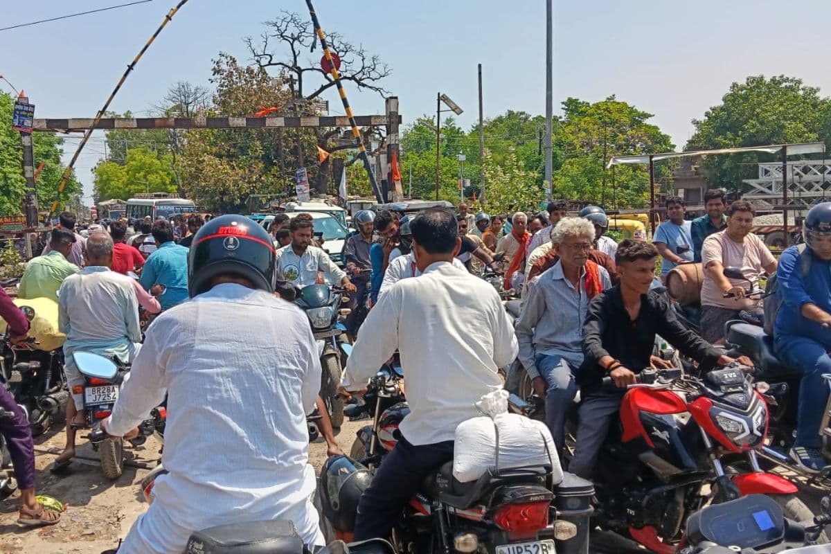 गोपालगंज की सड़कों पर लगा भीषण जाम, पुलिस ने संभाला मोर्चा