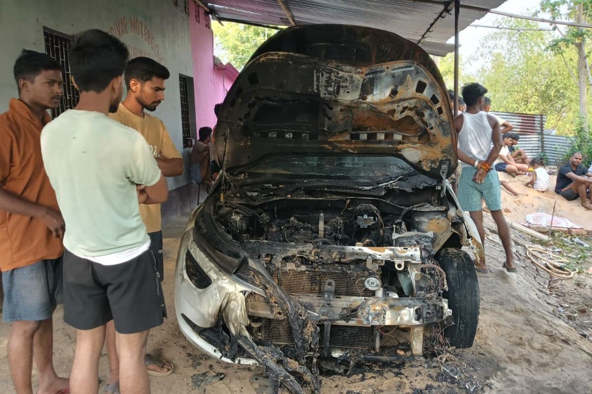 Aurangabad News : असामाजिक तत्वों ने शिक्षक की कार में लगाई आग, जांच में जुटी पुलिस