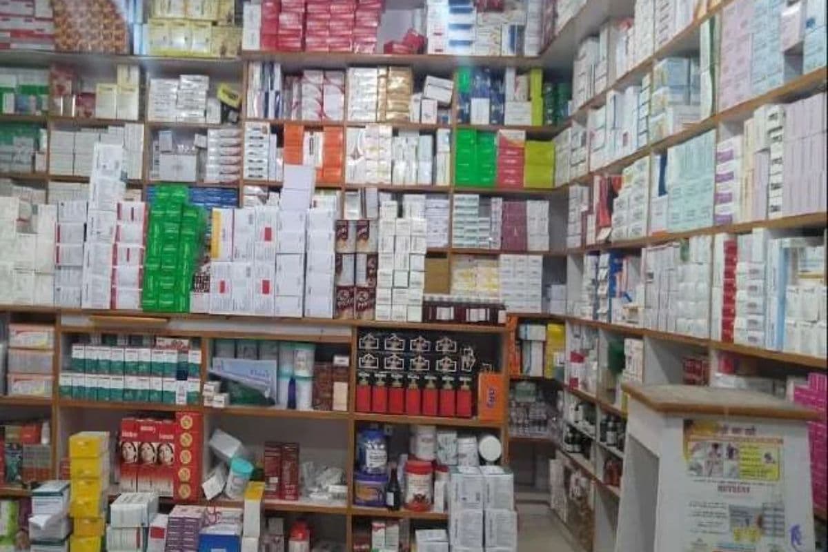 केमिस्ट हड़ताल पर प्रशासन सख्त, बक्सर में मरीजों को राहत देने की तैयारी