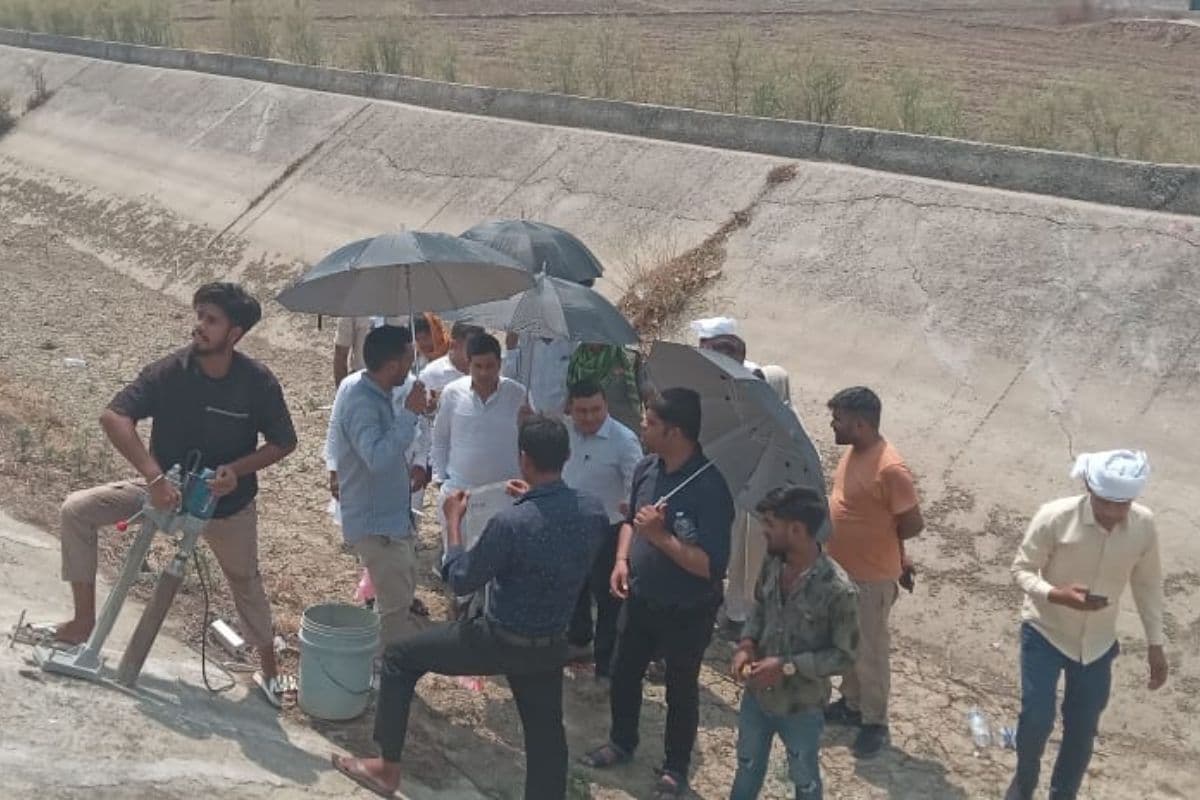 Kaimur News : कर्मनाशा मुख्य नहर पक्कीकरण कार्य में अनियमितता की जांच, पटना से पहुंची सिंचाई विभाग की टीम