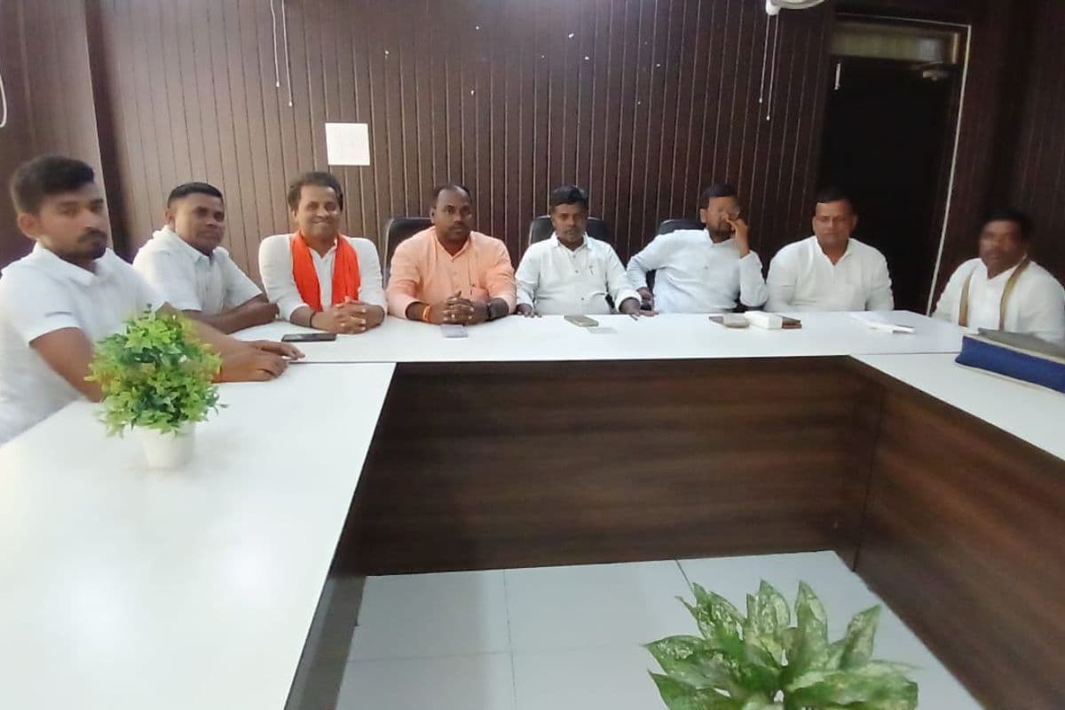 Gaya News : विधायक हमला मामले में कार्रवाई की मांग को लेकर हम नेताओं ने आइजी और एसएसपी को सौंपा ज्ञापन