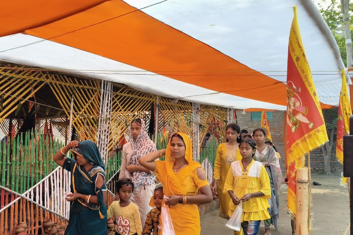 Siwan News : नव दिवसीय श्रीशिव शक्ति महायज्ञ में उमड़ रही श्रद्धालुओं की भीड़