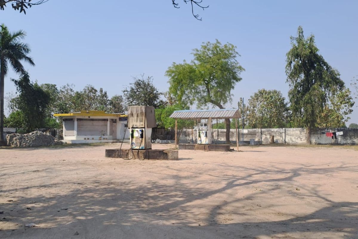 Gopalganj News : भोरे के सभी पेट्रोल पंप ड्राई, यूपी के पंप भी सूखे