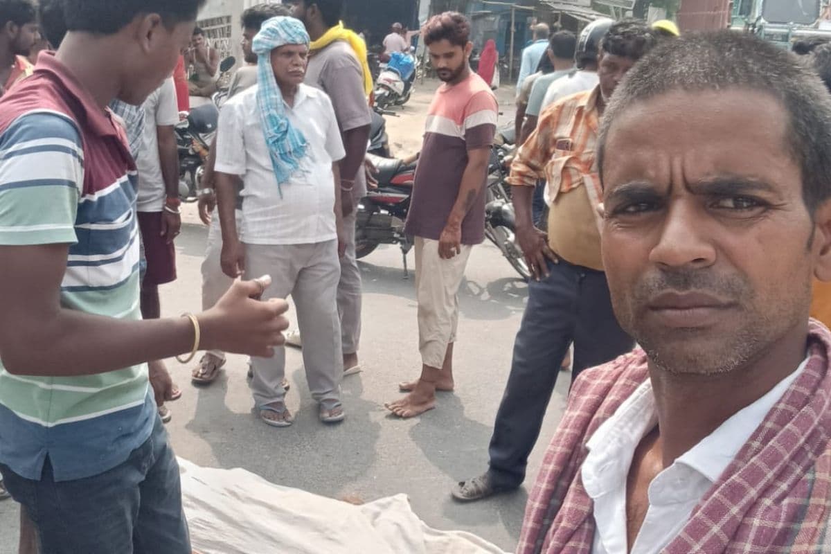 Hajipur News : तेज रफ्तार ट्रैक्टर ने बाइक सवार को कुचला, मौके पर दर्दनाक मौत
