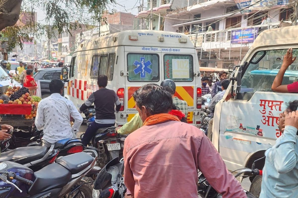 Siwan News : फुटपाथ से सड़क तक कब्जा, शहर में आम लोगों का चलना हुआ मुश्किल