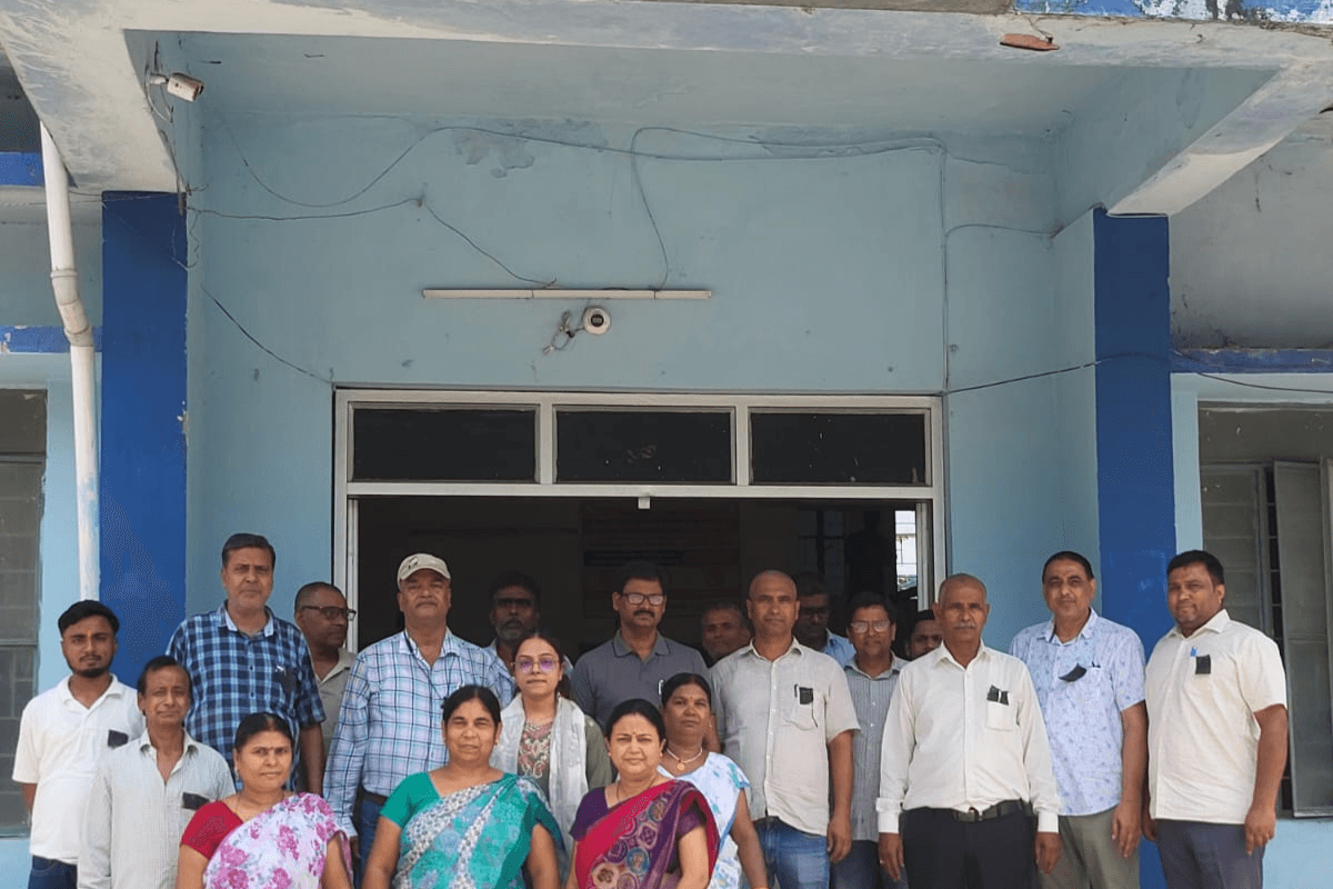 नालंदा में स्वास्थ्य कर्मियों ने अपनी मांगों मांगों को लेकर दूसरे दिन भी काला बिल्ला लगाकर किया काम, 1 जून को पटना में बड़ा प्रदर्शन