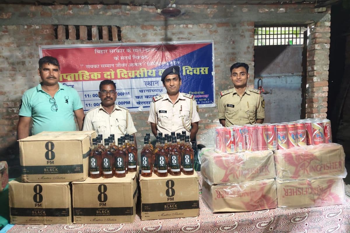 Hajipur News : उत्पाद विभाग के लौटने के बाद उसी जगह से पुलिस ने बरामद की भारी मात्रा में शराब