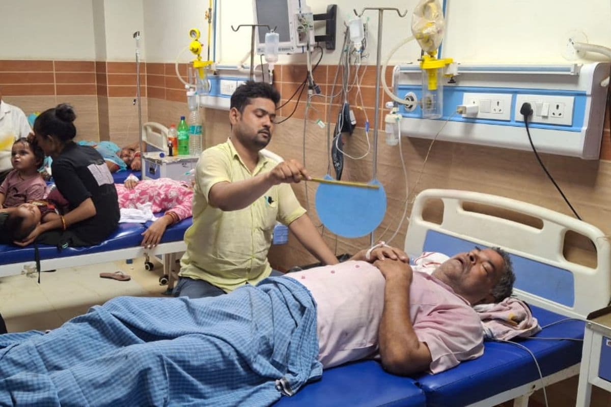 Saran News : सदर अस्पताल के इमरजेंसी वार्ड में एसी बंद, भीषण गर्मी में मरीज बेहाल