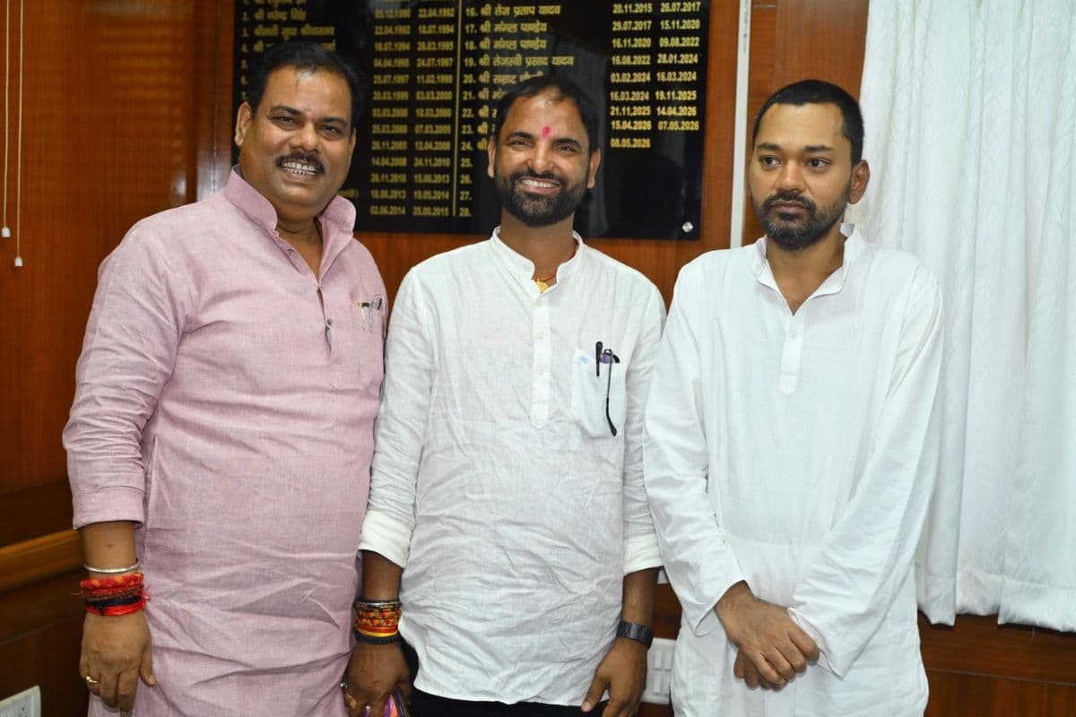 बेगूसराय के देवपुरा एपीएचसी के जर्जर भवन को लेकर, मंत्री निशांत कुमार से मिले भाजपा कार्यकर्ता