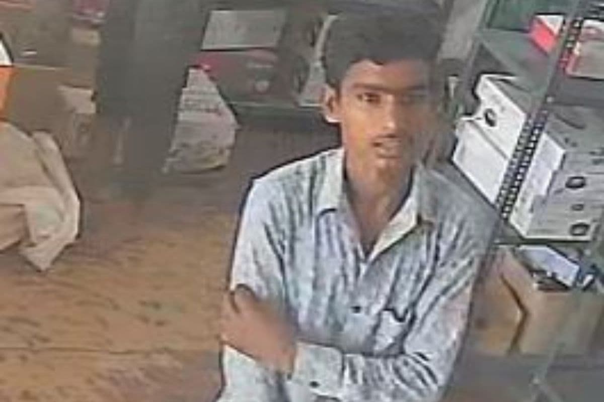 नवादा में सैनिक कैंटीन में सेवानिवृत्त आर्मी ऑफिसर का बैग चोरी, CCTV में कैद हुआ युवक का चेहरा