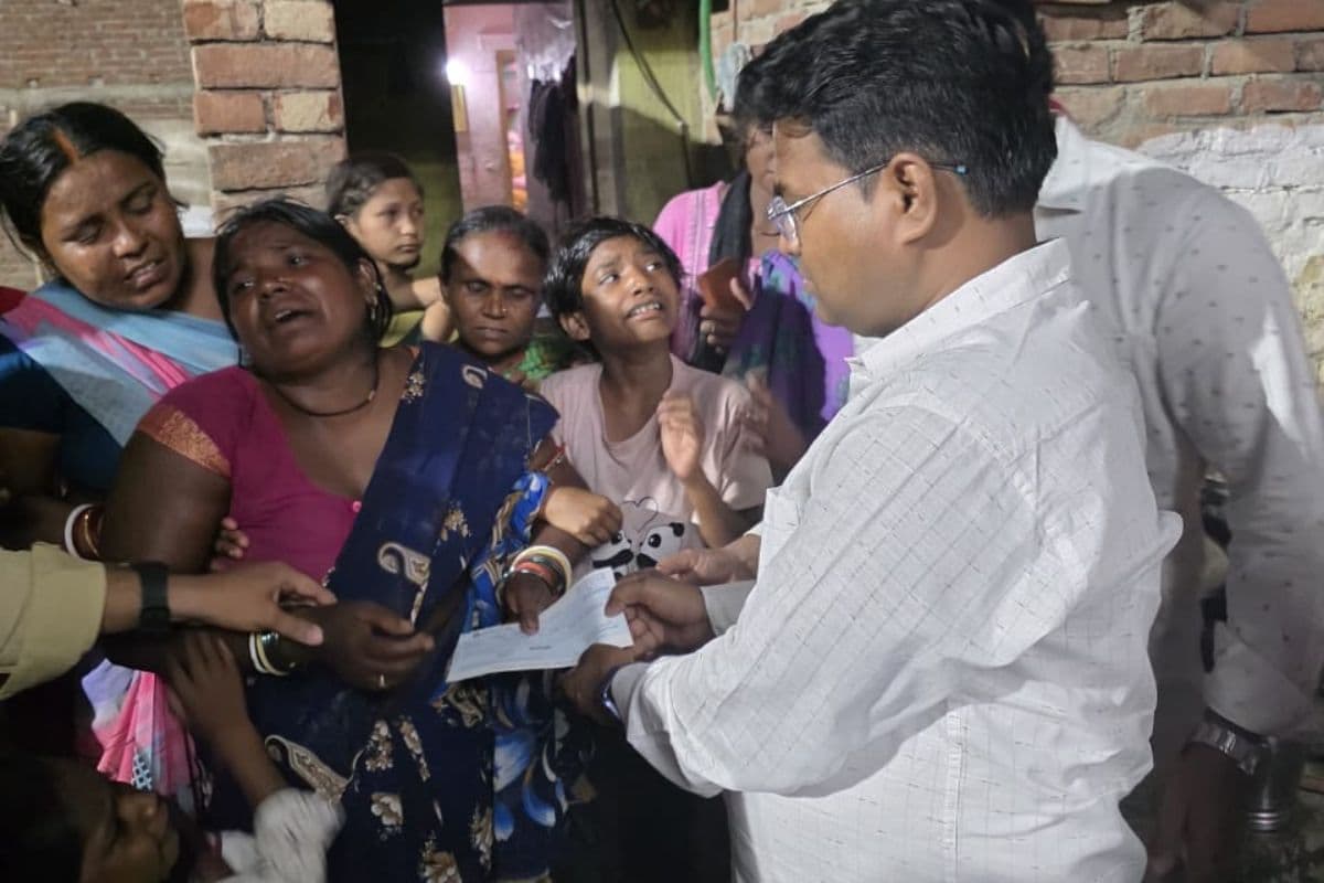 नालंदा में ठनके की चपेट में आने से युवक की मौत, पीड़ित परिवार को मिला मुआवजा