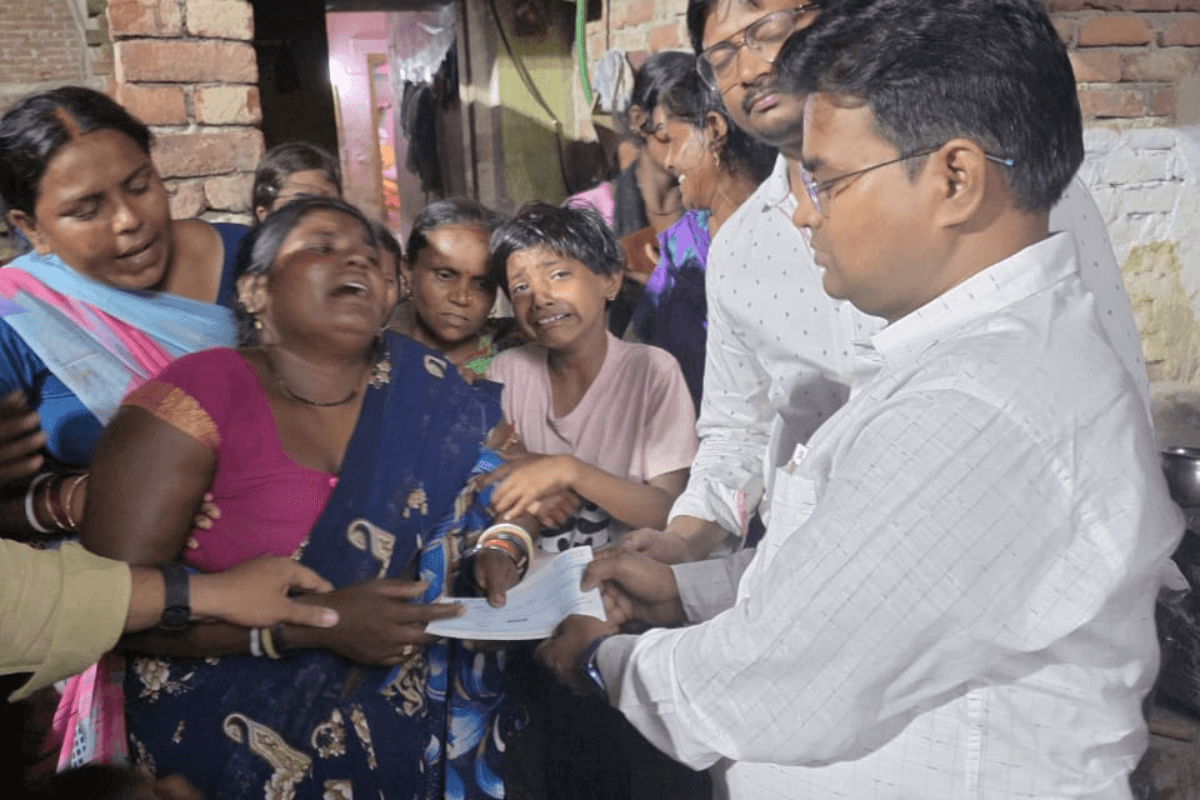 नालंदा में आफत की बिजली: वज्रपात की चपेट में आने से युवक की मौत, पीड़ित परिवार को मिली 4 लाख की आर्थिक मदद