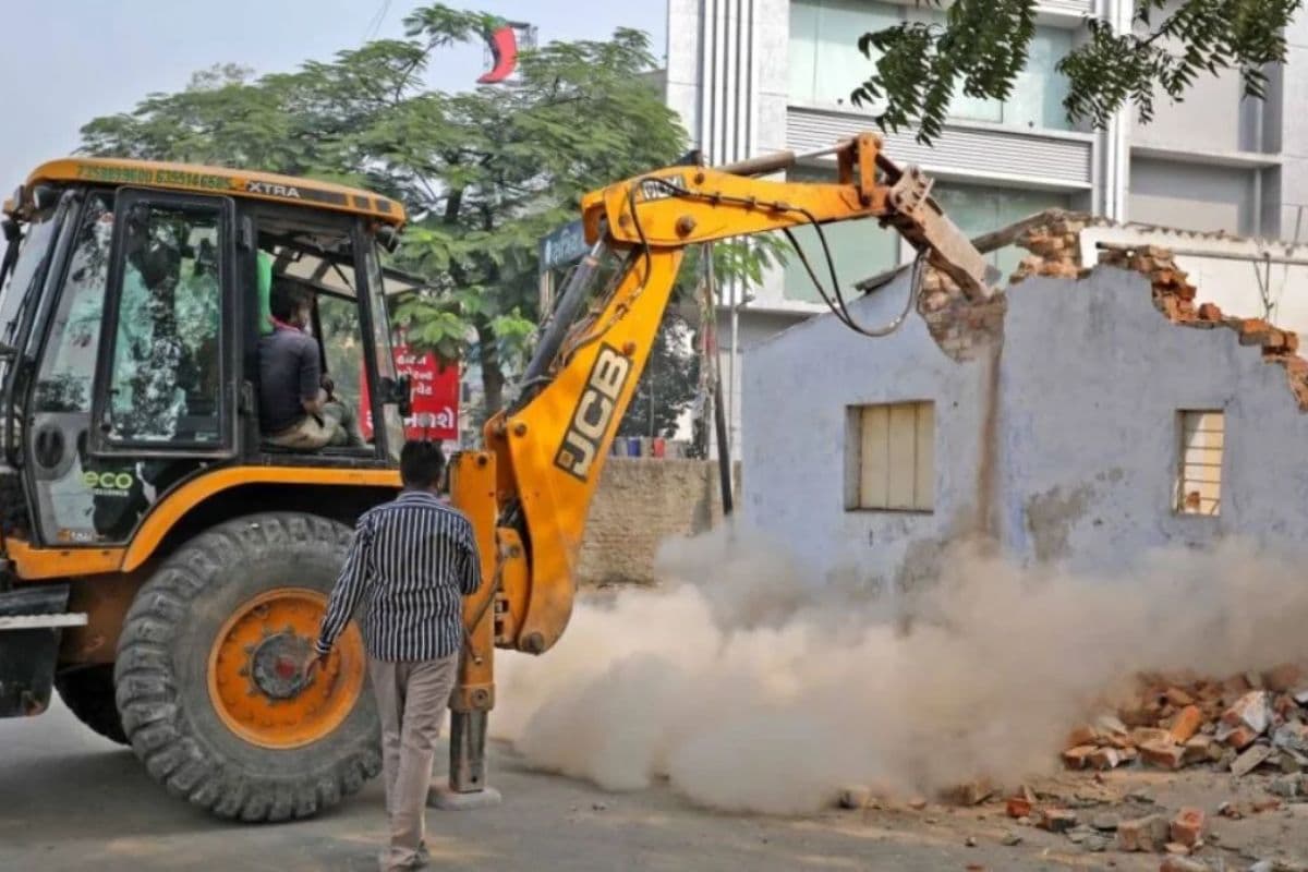 शेखपुरा के एनएच किनारे अवैध ढाबों पर चलेगा बुलडोजर, 60 दिन में हटेगा अतिक्रमण, डीएम ने बनाई स्पेशल टास्क फोर्स