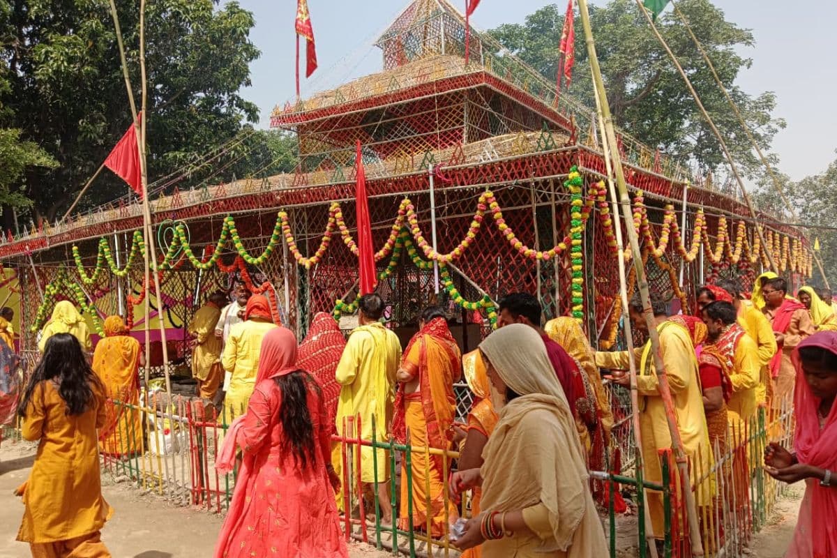 Saran News : हवन-पूजन और पूर्णाहुति के साथ श्री लक्ष्मीनारायण महायज्ञ संपन्न