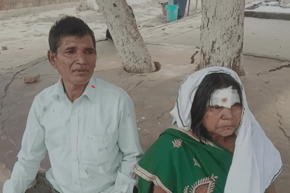चमकी बुखार पीड़ित बच्ची को पटना ले जा रही बोलेरो बिजली पोल से टकराकर पलटी, 7 लोग गंभीर रूप से घायल