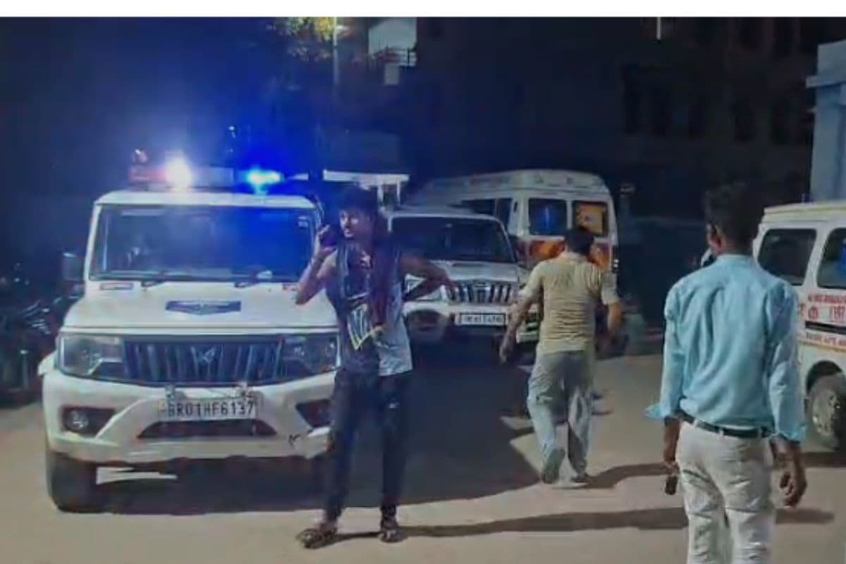 सासाराम में सड़क हादसा: शराब लदी बाइक ने मारी टक्कर, तीन लोग घायल