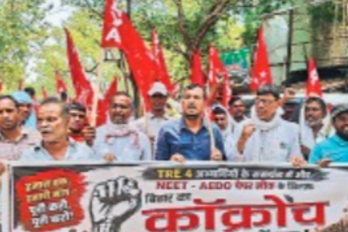 अरवल में पेपर लीक के खिलाफ इंकलाबी नौजवान सभा का आक्रोश मार्च