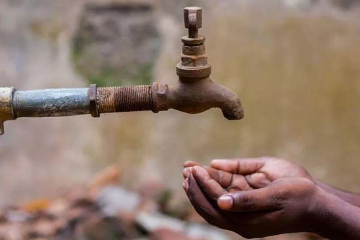 बेगूसराय में भीषण गर्मी से मंझौल बेहाल, जलस्तर गिरा, नल-जल योजना फेल, पानी की बूंद-बूंद को तरसे लोग